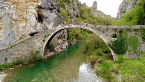 Πέτρινο γεφύρι